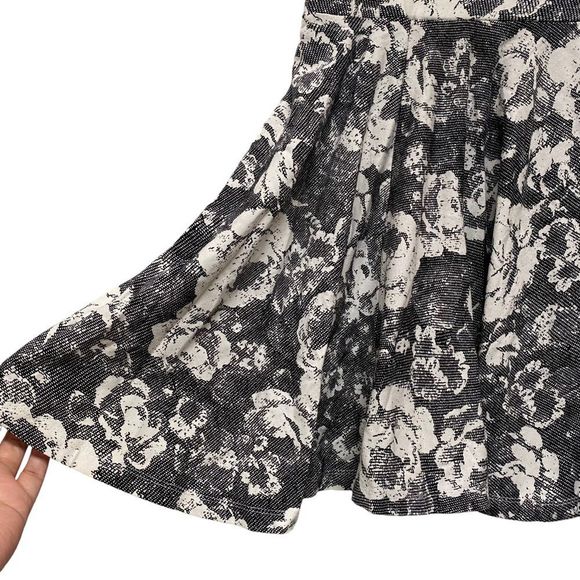 Urban Outfitters Womens Medium Black White Floral Fit and Flare Mini Micro Skirt - Picture 4 of 6